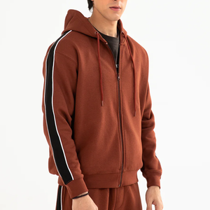 Conjunto de ropa deportiva personalizada de dos piezas para hombre, Sudadera con capucha gris y pantalones de chándal rectos de pierna ancha para uso en el gimnasio, traje de jogging estampado - Product Image 2