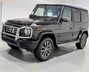 Mercedes-Benz G 550 AWD 4MATIC SUV d'occasion 2025, moteur 4 cylindres de 2,5 L, et finitions intérieures haut de gamme comme des sièges en similicuir - Product Image 1