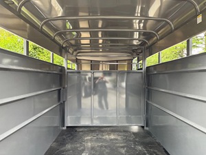 Remorque flottante neuve en acier avec parois latérales pour le transport de bétail, capacité de 6440 lb. Charge utile 17'x6'6 - Product Image 6