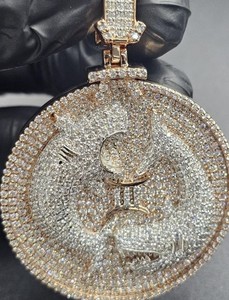 Colgante de plata de ley 925 con diamantes de moissanita VVS de diseño personalizado Iced Out para uso diario, unisex. - Product Image 1