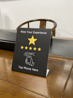 Carte NFC personnalisée 13,56 MHz programmable avec code QR pour avis sur les réseaux sociaux, suivi des commentaires, café, boutique, vente en gros, usine OEM