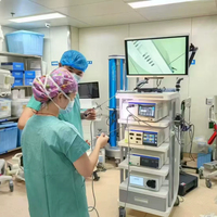 Chariot médical tout-en-un avec bras de moniteur et tiroir de rangement pour les salles d'opération, les suites d'endoscopie, les centres d'imagerie organise les moniteurs