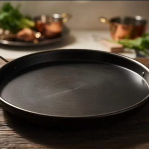 กระทะเหล็กทำมือสไตล์ชนบท – กระทะซาจแบบตุรกี ด้ามจับไม้ - Product Image 1