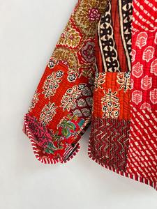 เสื้อแจ็คเก็ตผ้าควิลท์ลายปะติดสีชมพู ทำมือ แบบกลับด้านได้ ผ้าฝ้ายอินเดีย เสื้อโค้ทสั้นสไตล์วินเทจ เสื้อโค้ทสั้นแบบกระดุมสองแถวสำหรับผู้หญิง - Product Image 2