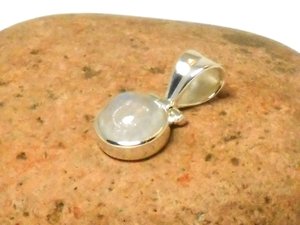 Colgante de piedra lunar de Plata de Ley 925, collar diario de piedras preciosas pequeñas de corte redondo - Product Image 2