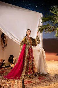 Vestido Tradicional Afgano para Mujer con Detalles Dorados, Perfecto para Ocasiones Culturales y Especiales - Product Image 3