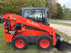 รถตักล้อยางคุณภาพสูง Kubota SSV65PHRC พร้อมประตูหน้าแบบเลื่อนที่เป็นเอกลักษณ์สำหรับพื้นที่ทำงานแคบ วางจำหน่ายแล้ววันนี้ - Product Image 2