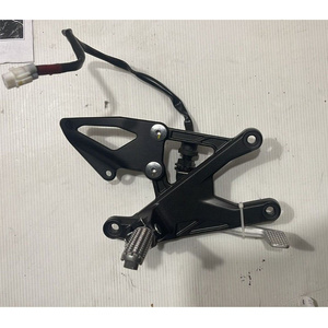 Poggiapiede Destro Originale Usato per Yamaha R1 2015-2016 in Lega di Alluminio - Product Image 4