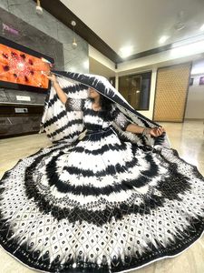 Lehenga choli & dupatta พิมพ์ลายเรยอนสไตล์ทันสมัยพร้อมกระจกฟอยล์เต็มรูปแบบ - Product Image 5