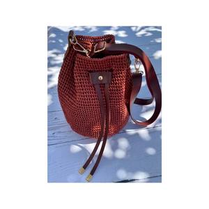 Bolso de cuero de paja de ganchillo rojo de lujo para mujer, bolsa de cubo de diseñador - Product Image 1