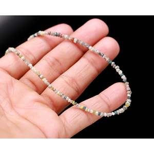 Collier de perles de diamants naturels multicolores non taillés, pendentif tendance en perles de diamants bruts non taillés - Product Image 2