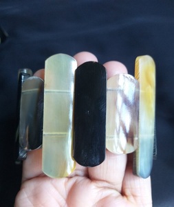 Brazalete de cuerno de búfalo de color natural con diseño de ágata Artesanía de ágata de estilo animal elegante - Product Image 4