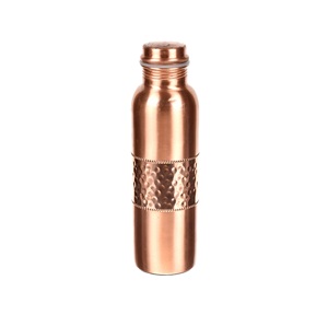Bouteille en cuivre pur léger avec bienfaits ayurvédiques imprimés pour la santé boisson directe étanche pour les fêtes et les visites - Product Image 3