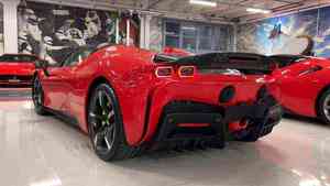 SF90 Spider 2025 d'occasion, excellent état, faible kilométrage, aucun problème mécanique, prêt à rouler - Product Image 6