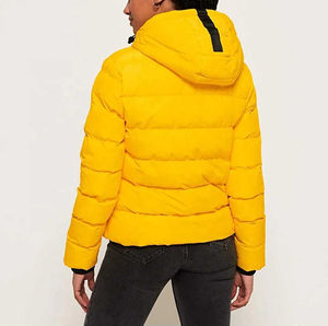 Chaqueta Acolchada para Mujer de Alta Calidad, Transpirable, Impermeable y Cortavientos, con Logotipo Personalizado, Cuello con Botones y Relleno de Poliéster - Product Image 4