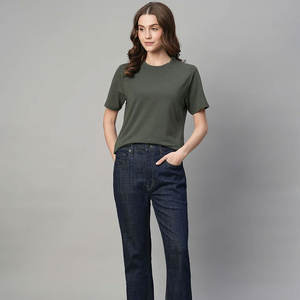 T-shirt en coton premium pour femmes, design uni, toucher doux, confort quotidien, t-shirts à prix de gros - Product Image 2