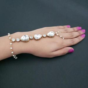 Apurva Pearls Cadena de piedra de cristal chapada en oro Arnés de mano Pulseras de cuentas finas 1502438 - Product Image 1