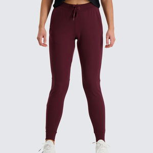 Pantalones deportivos de secado rápido elásticos ligeros para correr de entrenamiento de mujer al por mayor personalizados OEM - Product Image 1