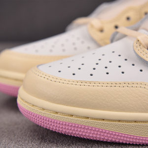 Zapatillas de Baloncesto Travis Scott Shy Pink de la Mejor Calidad, Color Negro Phantom Olive Reverse Mocha Sail Tropical Pink, Estilo Moderno - Product Image 1