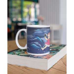 แก้วลายการ์ตูน Ponyo จากสตูดิโอจิบลิ ใช้กับไมโครเวฟและเครื่องล้างจานได้ ดีไซน์สไตล์ตะวันตก พร้อมหูจับ สำหรับกาแฟเอสเพรสโซ บรรจุในกล่อง - Product Image 2