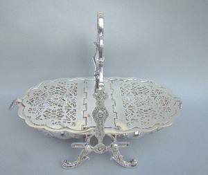 Boîte à biscuits pliante plaquée argent Chauffe-biscuits en métal fabriqué à la main Chauffe-chignon Stand Décoration intérieure de luxe Cadeau de mariage à collectionner - Product Image 4