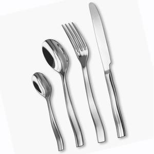 Fournitures indiennes bon marché, vente en gros de couverts, conception personnalisée, cuillères en métal, fourchettes, couteaux, ensemble de couverts, finition argentée pour dîner - Product Image 1