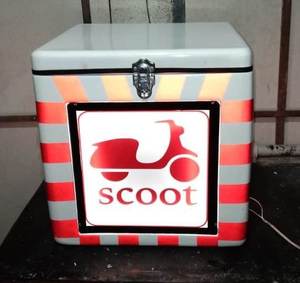 2023 Cajas traseras de motocicleta de alta capacidad personalizadas Calidad superior El mejor producto para la entrega de alimentos fríos y calientes - Product Image 1