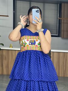 Collection Premium de haute qualité Designer exclusif Faux Gorgette Leheriya Imprimé Avec Gamthi Work Lehenga Et Top - Product Image 4