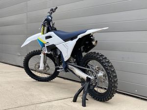 Offre aux enchères 2025 – Motos de motocross originales TC 150 – Acompte - Product Image 4