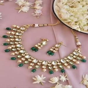 ชุดสร้อยคอแบบ Kundan ด้านหลังประดับลาย Meenakari ต่างหูสวยงาม เหมาะสำหรับงานแต่งงาน งานเทศกาล สามารถปรับแต่งสีได้ทุกสี - Product Image 1