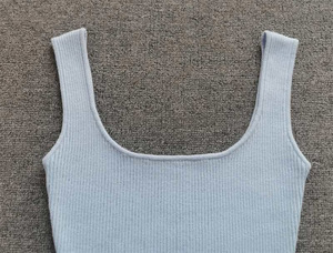 Ensemble Body Court d'Été Personnalisé OEM pour Femme Combinaison Short Camisole String Débardeur d'Entraînement avec Dentelle à Pompom Bouton Délavé à la Cheville et Motif Vintage - Product Image 3