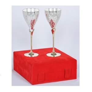 แก้วแชมเปญชุบเงินลายสลักแบบโบราณ ชุดภาชนะสำหรับงานแต่งงาน จำนวน 2 ใบ - Product Image 3