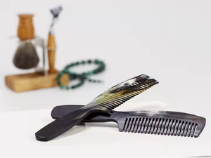 Peine de pelo de cuerno de búfalo de masaje de salón personalizado para mujeres y hombres por Crescent Crafts - Product Image 2