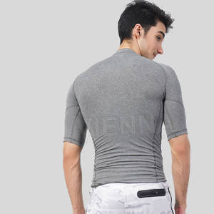 เสื้อยืดผู้ชายคุณภาพสูงทรงเข้ารูป ผลิตจากผ้าโพลีเอสเตอร์ผสมฝ้าย สีขาว เสื้อยืดผู้ชายแบบรัดรูป - Product Image 2