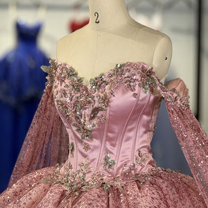 Vestido de Quinceañera/Fiesta de 15 Años con Lentejuelas Rosadas Deslumbrantes, Manga Regular, Estampado y Cola de Capilla, Modelo 9984 - Product Image 5