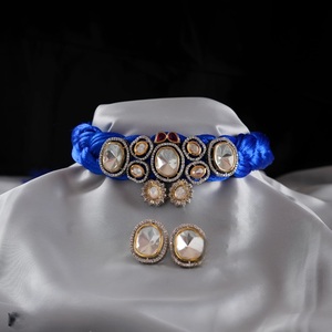 Collar gargantilla de estilo clásico de diseñador con conjunto de pendientes chapados en oro para boda, fiesta, compromiso, regalo de aniversario para mujer - Product Image 1