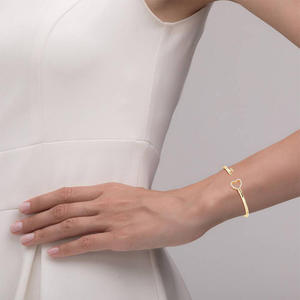 Bracelet jonc en argent sterling Jeulia Key to My Heart, tendance et élégant - Product Image 4