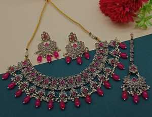 Nuevo diseño chapado en oro tradicional gota perla y Kundan tachonado pendiente Mangtika gargantilla collar conjunto y conjunto de joyería para mujer - Product Image 5