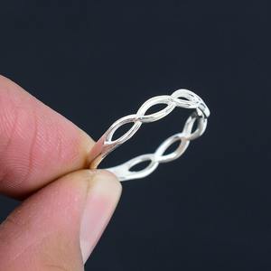 Meilleure qualité faite à la main pour filles à la mode 925 bague en argent plaqué rhodium bijoux de bande cadeau simple et élégant - Product Image 2