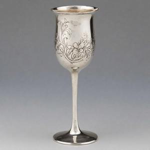 GospelGlow Divine Grace Calice à vin en métal orné Gobelet traditionnel à finition antique pour rituels religieux et autels d'église - Product Image 2