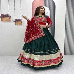 Navratri Special Pure Cotton Lehenga Choli Set con bordado de hilo y trabajo de secuencia Garba Festival Outfit para mujer - Product Image 3