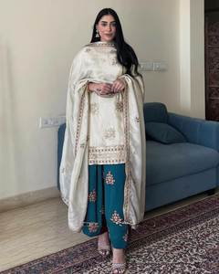 La mejor combinación de colores, alta calidad, bajo presupuesto, bordado de seda Chinon puro, parte superior e inferior con borde de encaje, conjunto Dupatta de Surat - Product Image 2