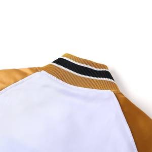 Chaqueta Bomber Universitaria de Satén Blanco Alfa, Venta al por Mayor OEM, Ropa Urbana de Fraternidad Griega, Unisex, Impermeable, con Bolsillos con Broches - Product Image 3