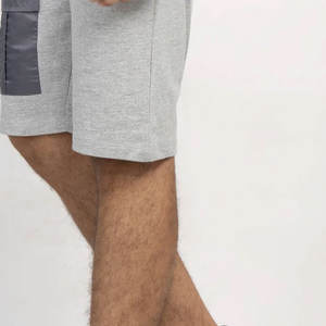 กางเกงขาสั้นเบอร์มิวดาสำหรับผู้ชายกางเกงขาสั้นเบอร์มิวดาขนาดผู้ใหญ่สวมใส่สบายและระบายอากาศได้ดีมีรูปแบบสีทึบทันสมัยใหม่ - Product Image 5