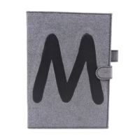 Agenda rigide personnalisable haut de gamme en cuir et feutre, avec reliure thermique, breloque alphabet et attache stylo, idéal pour la personnalisation et les cadeaux