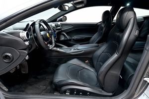GTC4Lusso V12 2017, Transmisión Automática de 7 Velocidades, Tracción en las Cuatro Ruedas, Llantas Forjadas de 20 Pulgadas con Acabado Oscuro - Product Image 3