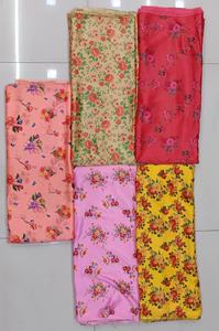 Tissu imprimé en satin Malai élégant pour la confection de vêtements de mode, la couture, les collections de boutiques, les saris, les kurtis et les robes pour femmes - Product Image 2