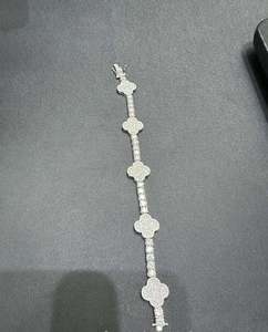 Bracelet à breloques fleur, Bracelet fleur délicat en moissanite, Bracelet délicat pour tous les jours, Bracelet en or blanc 14 carats - Product Image 5