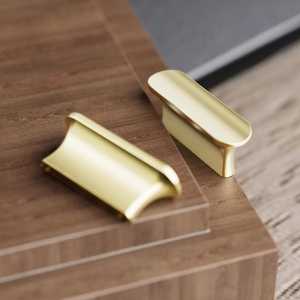 มือจับประตูไม้และทองเหลือง ดีไซน์หรูหรา งานฝีมือระดับพรีเมียม อุปกรณ์ตกแต่งที่สง่างาม - Product Image 3