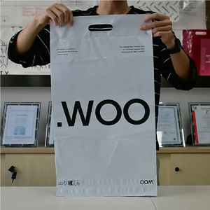 Sacs cadeaux personnalisés avec poignée découpée Sacs cadeaux de Noël Emballage en vrac Sac en mylar découpé à l'emporte-pièce avec changement de couleur - Product Image 6